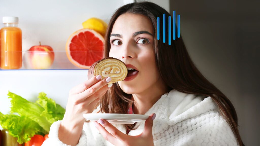 ケーキを食べる女性
